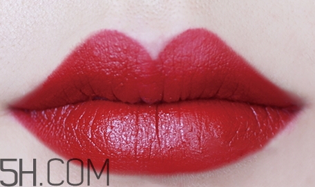 mac russian red和ruby woo哪個(gè)好看_試色對(duì)比