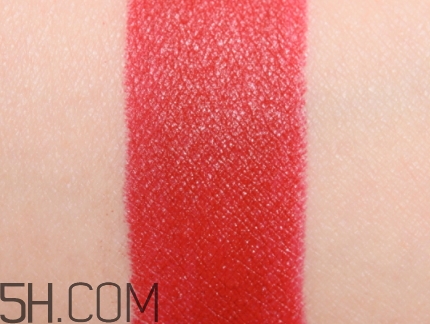 mac russian red和ruby woo哪個(gè)好看_試色對(duì)比