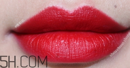 mac russian red和ruby woo哪個(gè)好看_試色對(duì)比