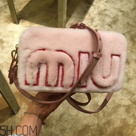 miumiu包包一般多少錢？這么仙的包包千萬別錯(cuò)過