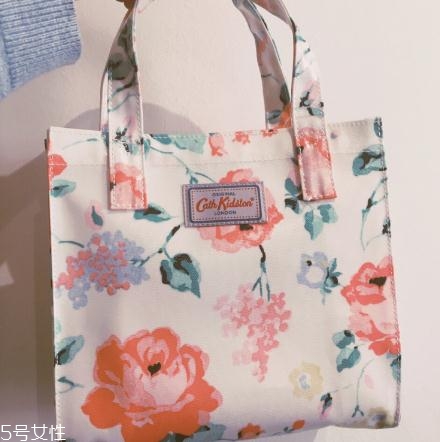 cath kidston是什么牌子？少女最愛的小碎花風代表