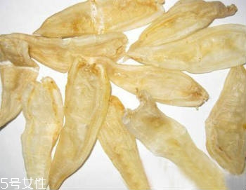 花膠燉牛奶用什么牛奶？普通鮮奶即可