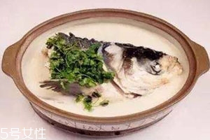 魚(yú)頭煮多久能熟 美味魚(yú)頭湯燉法