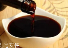 吃深色食物皮膚會(huì)變黑嗎？沒有科學(xué)根據(jù)