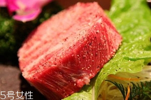 神戶(hù)牛肉多少錢(qián)一斤 天價(jià)牛肉你吃過(guò)嗎