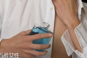 男士香水什么時(shí)候噴最好？出門(mén)前二十分鐘