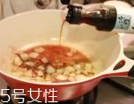 沒(méi)有冰箱臘腸怎么保存？懸掛陰涼通風(fēng)處