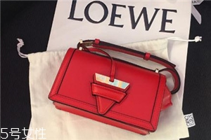 loewe包包一般多少錢(qián)？集奢華和實(shí)用于一身