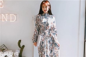 碎花連衣裙搭配什么鞋子？玩轉(zhuǎn)復(fù)古甜美