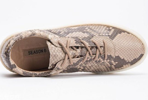 yeezy season 6蛇皮定制款多少錢？打造奢華運(yùn)動(dòng)風(fēng)