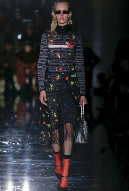 prada2018秋冬系列好看嗎_款式有哪些？