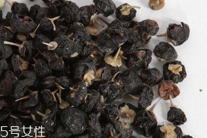 黑枸杞會(huì)泡成白色嗎？有這個(gè)可能