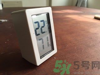 家里地板返潮怎么辦？墻上流水是怎么回事？