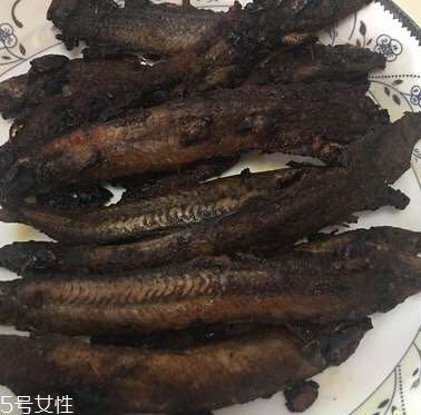 泥鰍會吃小魚嗎？這個是不會的