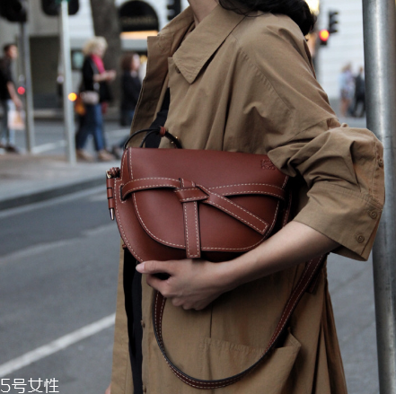 loewe gate bag多少錢？羅意威18新款馬鞍包價格