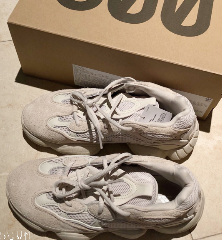 yeezy 500偏碼嗎？yeezy 500鞋碼標(biāo)準(zhǔn)嗎