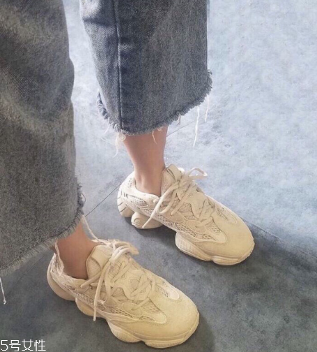 yeezy 500偏碼嗎？yeezy 500鞋碼標(biāo)準(zhǔn)嗎