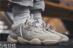 yeezy 500偏碼嗎？yeezy 500鞋碼標(biāo)準(zhǔn)嗎