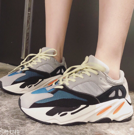 yeezy 700偏碼嗎？yeezy 700碼數(shù)正常嗎