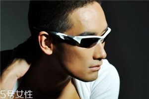 oakley眼鏡多少錢？歐克利眼鏡正品價(jià)格