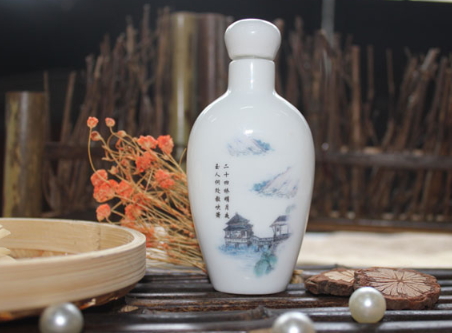 謝馥春桂花頭油和愛茉莉護(hù)發(fā)精油哪個(gè)好