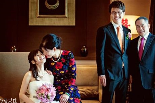 兒子結(jié)婚媽媽穿什么衣服 大方得體就行啦