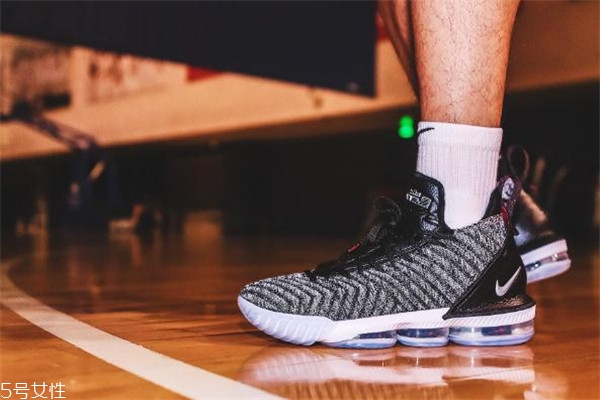 nike lebron 16詹姆斯16實(shí)戰(zhàn)測(cè)評(píng) 很有看點(diǎn)