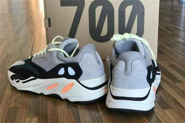 yeezy500和700哪個(gè)好 500更便宜