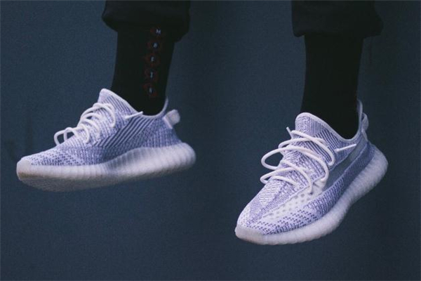 yeezy 350 static發(fā)售價格 與眾不同的半透明設(shè)計