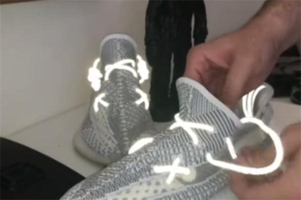 yeezy350 kaws鞋帶怎么綁 椰子kaws鞋帶綁法教程