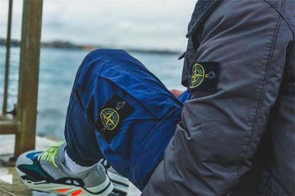 stone island袖標(biāo)在哪邊 stone island袖標(biāo)真假鑒定