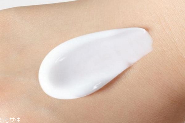 凝露和乳液那個先用 凝露和乳液的使用順序