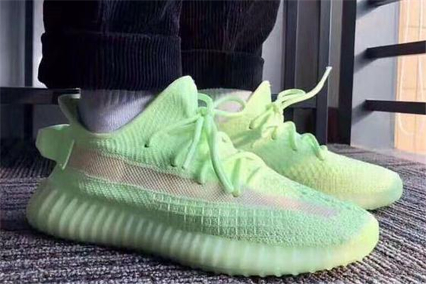 yeezy 350熒光綠開箱測評 椰子350夜光實物效果