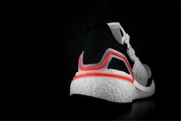 阿迪達(dá)斯ub19測評 ultraboost19腳感怎么樣