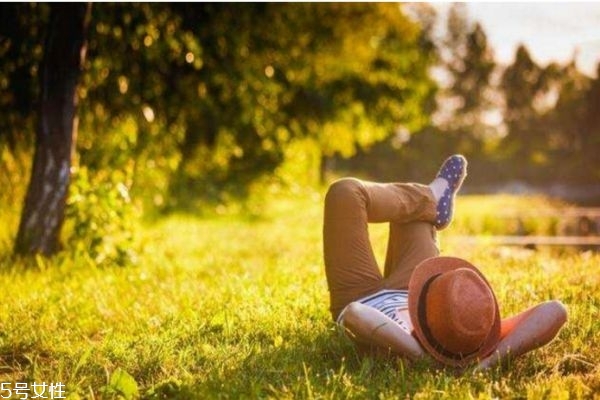 曬太陽皮膚癢怎么回事 夏天太陽一曬皮膚就癢