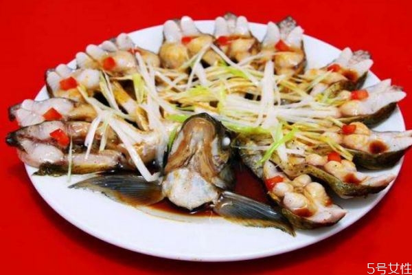 鰱魚有什么營養(yǎng)價(jià)值呢 吃鰱魚有什么好處呢