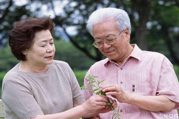 什么是骨質(zhì)疏松呢 骨質(zhì)疏松有什么危害呢