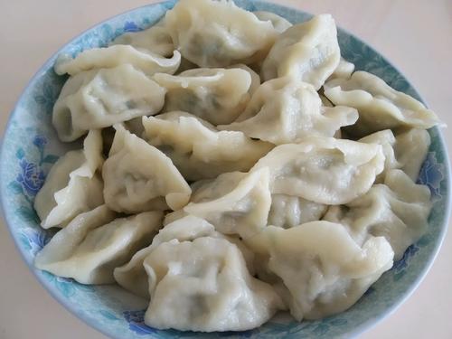 吃韭菜餃子肚子脹氣的原因 什么人吃韭菜餃子會(huì)脹氣