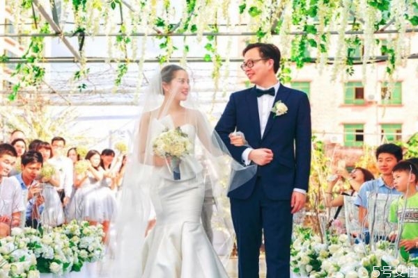 一般領(lǐng)證后多久辦婚禮 結(jié)婚的三大必要條件