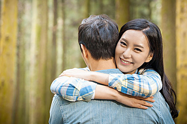 水瓶座男生喜歡一個(gè)人的表現(xiàn) 水瓶座男生性格特點(diǎn)