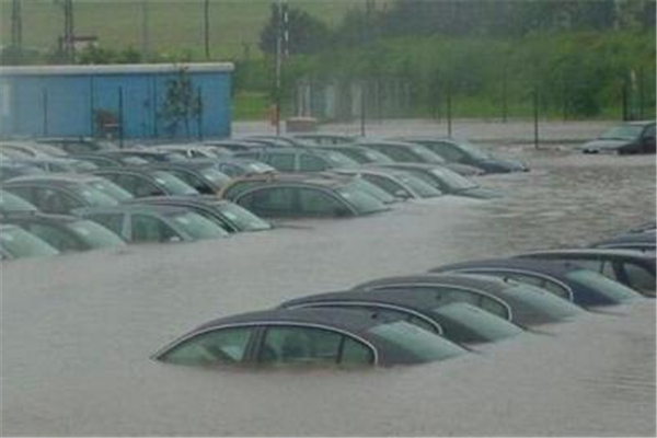 隨州洪水過后遍地廢車 洪水車子被淹了保險賠嗎