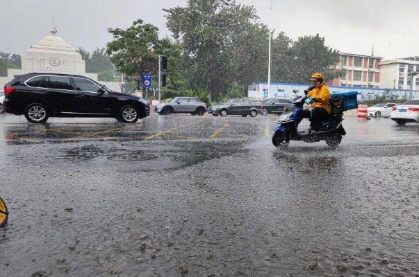 河南本輪強降雨與720暴雨有何不同 暴雨時在野外怎么辦