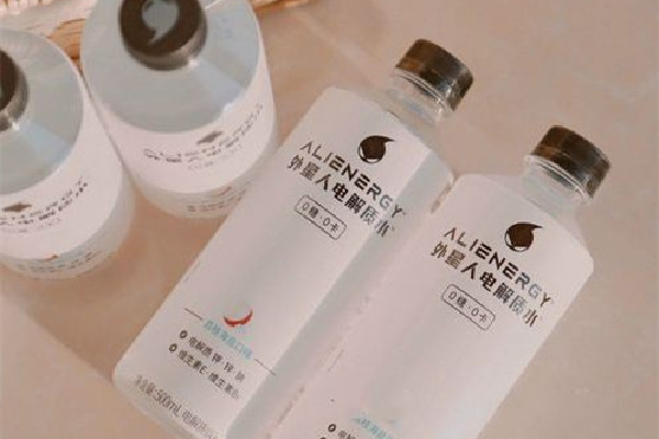 電解質(zhì)水是運動飲料嗎 電解質(zhì)水和普通水有什么區(qū)別