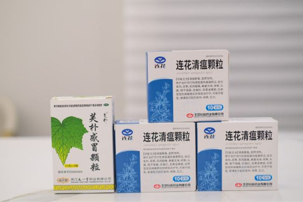 連花清瘟顆粒和布洛芬一起吃嗎 連花清瘟顆粒和什么藥一起吃效果好