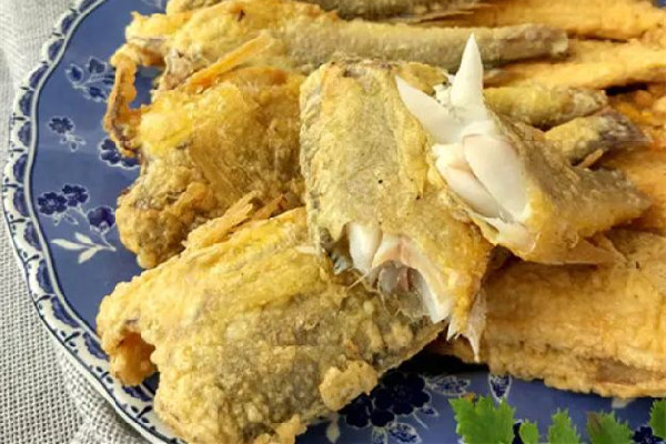 炸小黃魚用干面粉還是面糊 炸小黃魚面糊怎么酥脆